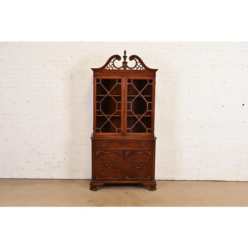 Baker Furniture Style Georgian Mahogany Breakfront Bookcase Cabinet, Circa 1960s