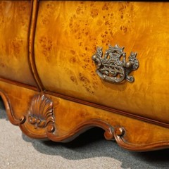 Bombe China display Cabinet traditional mahogany and burl with LED lights