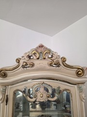 Luxury Vintage Italian Louis XV Rococo Curio display cabinet
