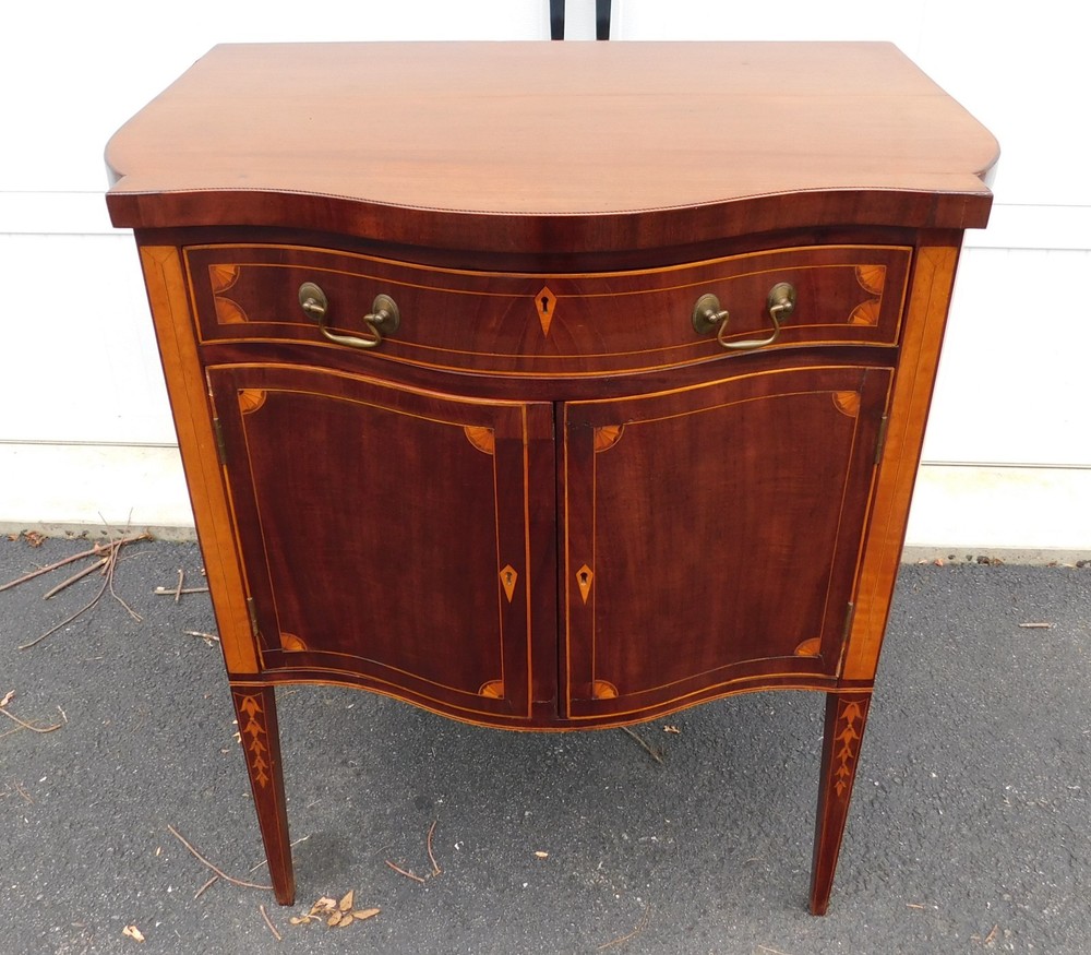 Antique Hepplewhite Style Mahogany Bow Front Short Sideboard Storage Cabinet