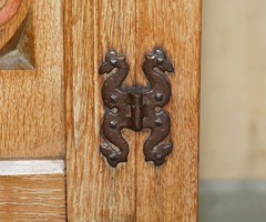1930’S TUDOR FURNITURE ENGLAND SOLID OAK NIGHTSTAND BEDSIDE TABLE PART OF SUITE