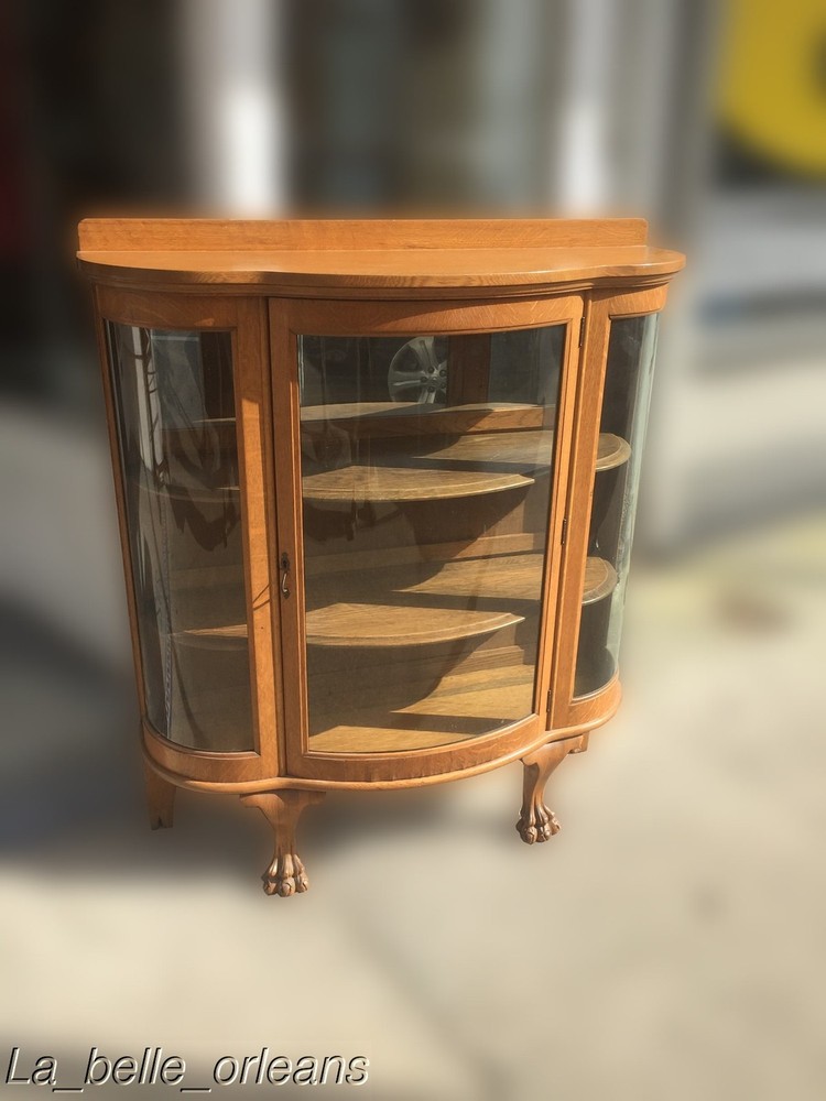 ANTIQUE AMERICAN TIGER OAK BOW FRONT CURIO . CARVED LION LEGS. L@@k!!