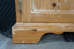 Rare English Knotty Pine Shallow Glazed Glass China Display Cabinet Cupboard 95″