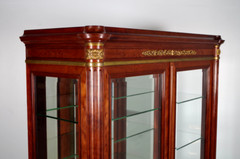 Mercier Frères Paris – Louis XVI mahogany and gilded bronze display case