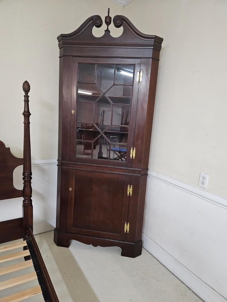MAHOGANY CORNER CABINET CRAFTIQUE HANDMADE