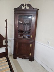 MAHOGANY CORNER CABINET CRAFTIQUE HANDMADE