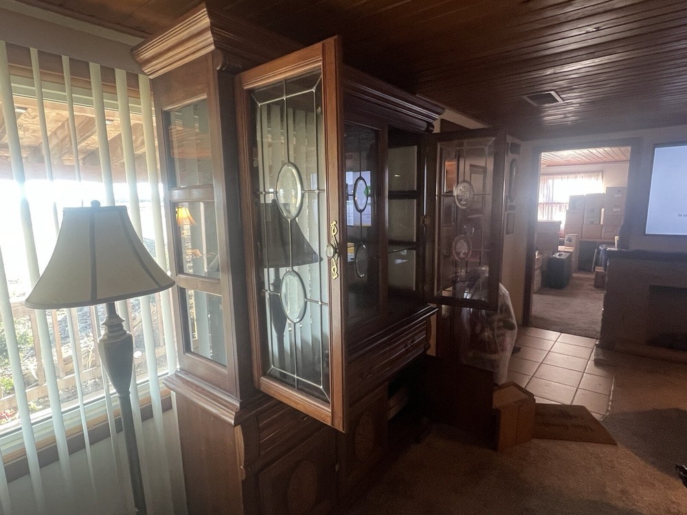 China Cabinet With Lights