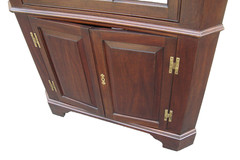 62139 HENKEL Harris Virginia Galleries 12 Pane Corner China Cabinet Curio