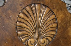 Queen Anne Burl Veneer Mirror by Baker Furniture in Excellent Condition 