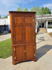 Mahogany Two Part Form Corner Cupboard Crafted By Pug Moore 20th-century
