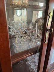Beautiful American Drew Cherry China Cabinet in Queen Anne Chippendale style