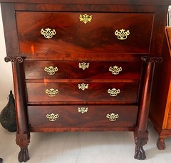 Gorgeous Antique American crotch mahogany 5 drawer dresser chest, circa 1850’s