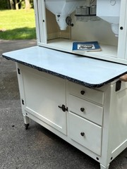 Hoosier Cabinet 1930 “Hoosier Special” model 2842 with original accessories