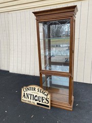 65088 BN 02: Etched Glass Reinisch Oak Curio China Cabinet