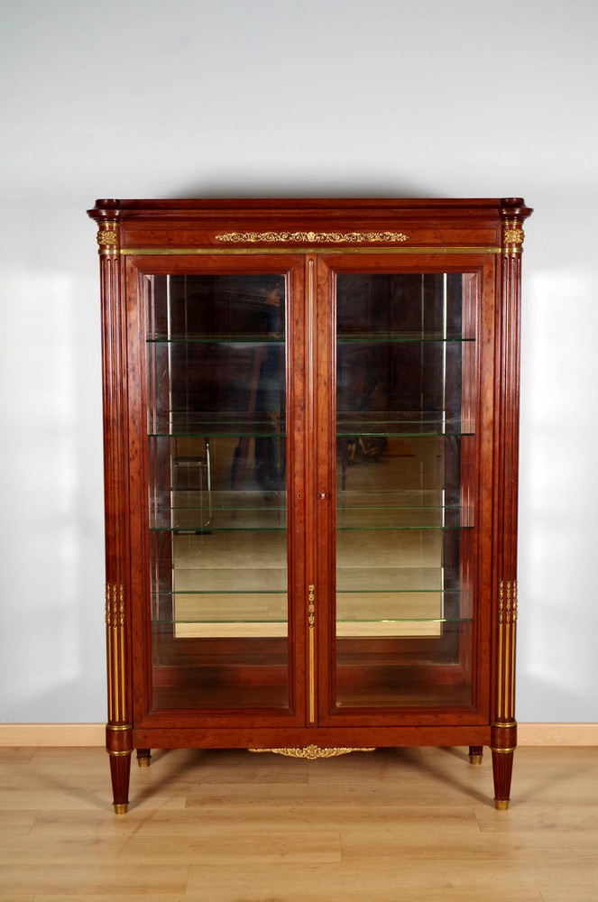 Mercier Frères Paris – Louis XVI mahogany and gilded bronze display case