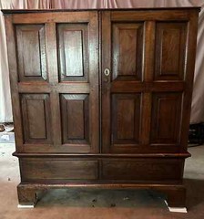 Beautiful Welsh Oak Livery Cabinet c. 1780 45’l x 48″h x 21″w