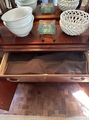 ETHAN ALLEN 18th Century Inlaid Mahogany Chippendale Breakfront China Cabinet