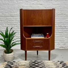 Mid Century Modern Rosewood Corner Bookcase / Bar Cabinet, Made in Denmark 1960s