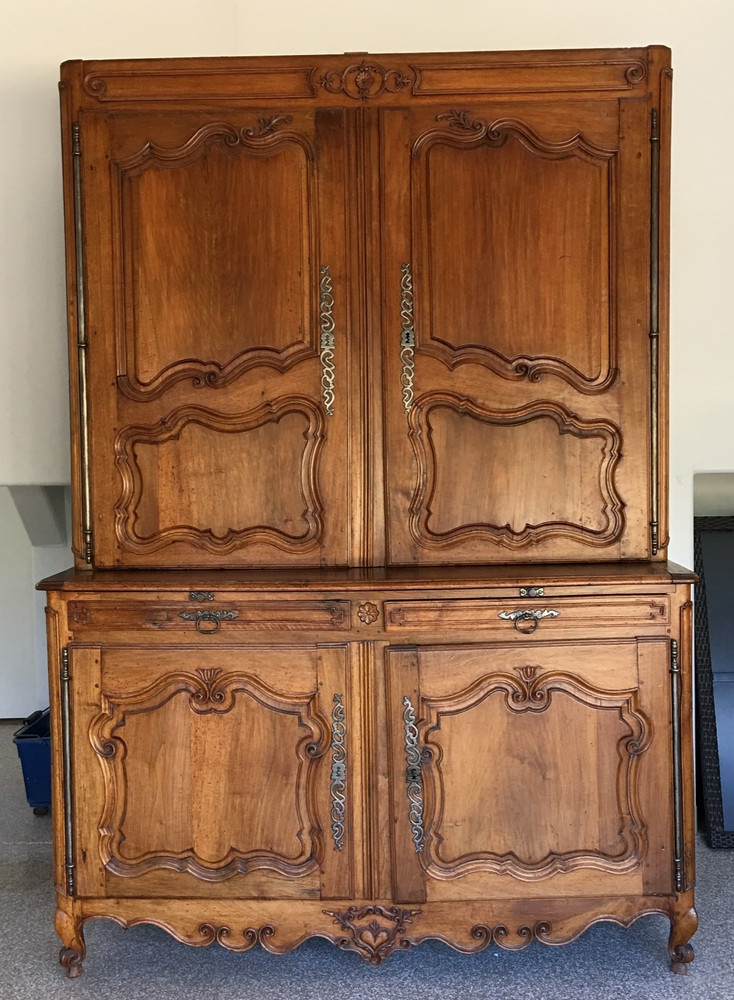 18th Century Louis XV style Deux Corps French Provincial Buffet – Exc condition