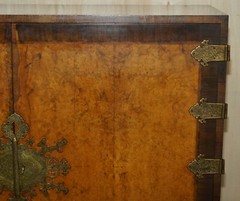 ANTIQUE BURR WALNUT LION HAIRY PAW FEET DRINKS CABINET WILLIAM & MARY STYLE
