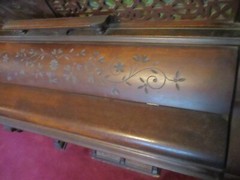 ANTIQUE VICTORIAN WALNUT CLOGH & WARREN PUMP ORGAN. VG TO EXC COND. W/C PICKUP