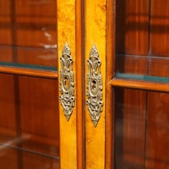 Bombe China display Cabinet traditional mahogany and burl with LED lights