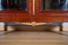 Mercier Frères Paris – Louis XVI mahogany and gilded bronze display case