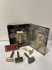 Antique SAFETEE Shaving Cabinet Wall Mount Style With 5 Vintage Assorted Razors