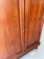 Beautiful Vintage Mid Century Dark Walnut Wood Beverage Dry Bar Cabinet