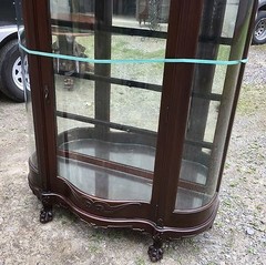 CARVED ART NOUVEAU MAHOGANY SERPENTINE DOOR CHINA CABINET