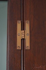 66203: HENKEL HARRIS Virginia Galleries Mahogany Corner Cabinet