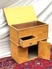 19TH C NEW ENGLAND PINE GRAIN MUSTARD PAINTED COMMODE / LIFT TOP BLANKET BOX