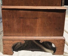 LATE 18TH CENTURY ANTIQUE GEORGE III PERIOD CHIPPENDALE MAHOGANY LINEN PRESS