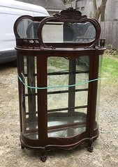 CARVED ART NOUVEAU MAHOGANY SERPENTINE DOOR CHINA CABINET