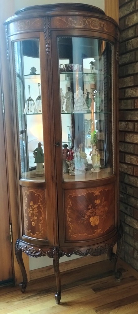 vintage antique curved glass curio cabinet circa 1930s in excellent condition.