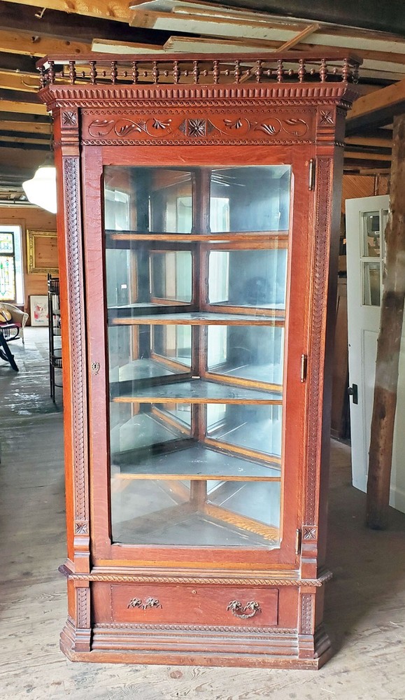 VICTORIAN QUARTERSAWN OAK CORNER CHINA CABINET