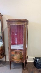 Vintage French Vernis Martin Vitrine – Hand-Painted Serpentine Curio Cabinet