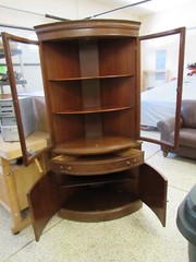 MORGANTON #1416 CURVED GLASS CORNER CHINA CABINET – MAHOGANY WOOD FINISH