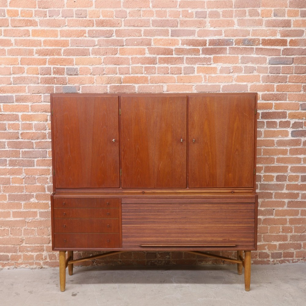 Danish Teak Mid Century Modern Teak Cabinet Sideboard Credenza Oak