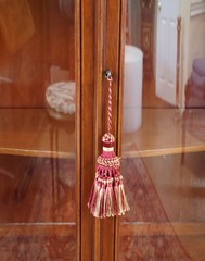 Late 19th Century Edwardian English Inlaid Mahogany Vitrine Cabinet