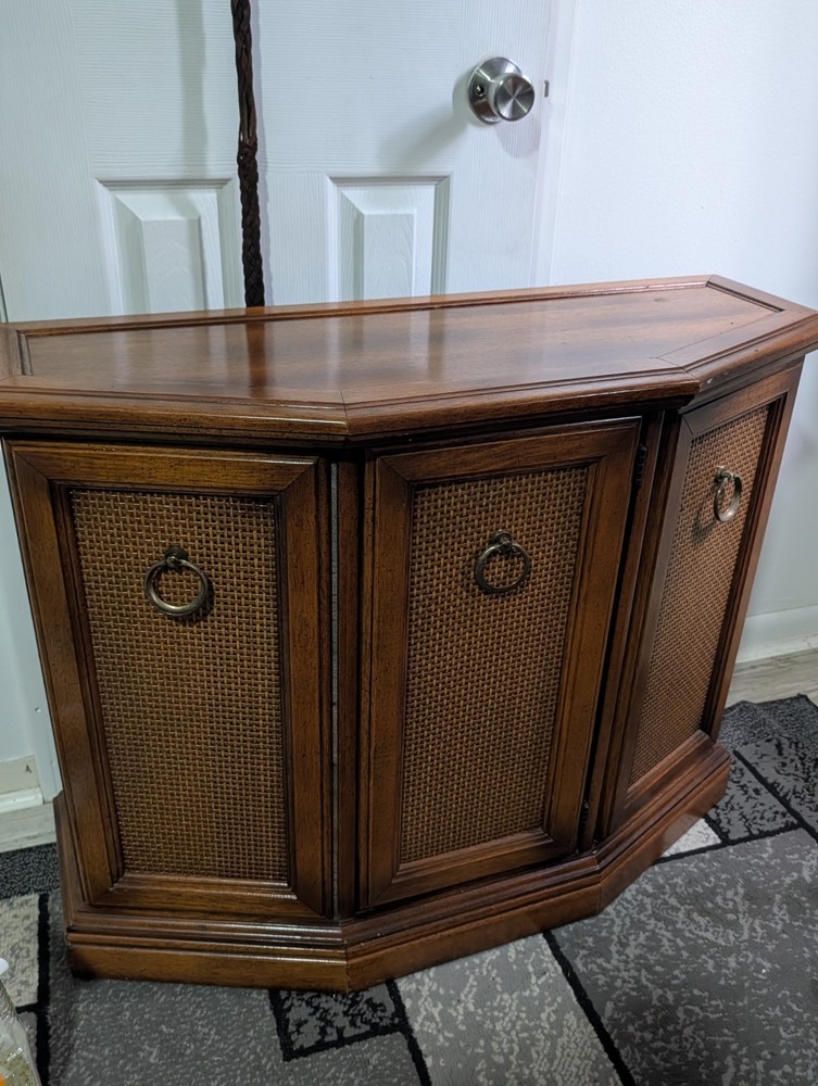1970s American Pecan Rattan Console Cabinet with Shelf, 2 Doors