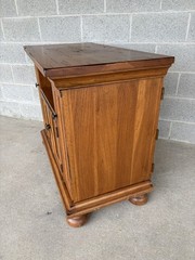 BROYHILL ATTIC HEIRLOOMS DISTRESSED OAK MEDIA CABINET – TV CABINET