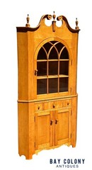 FEDERAL STYLE TIGER MAPLE TWO PIECE CORNER CABINET WITH ARCHED DOOR & BOLD GRAIN