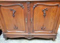 French Louis XV Oak Display China Cabinet Display Hutch with Beveled Glass 1900s