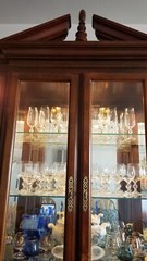 Mahogany Cabinet Queen Anne style Broyhill brand glass doors drawers Dimo lights