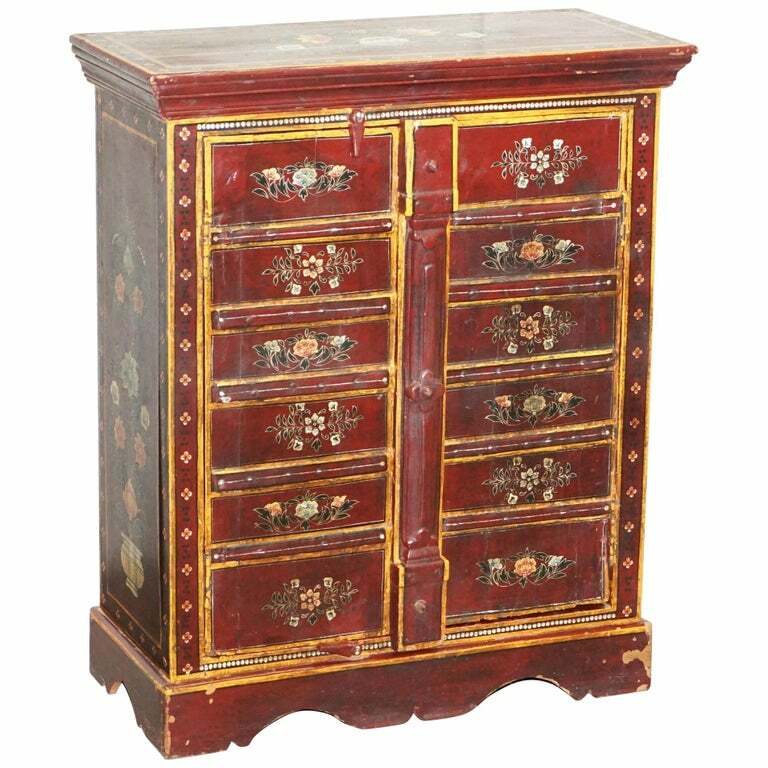 LOVELY CIRCA 1900 ORIENTAL HAND PAINTED SIDE CUPBOARD BOOKCASE METAL STRAP WORK
