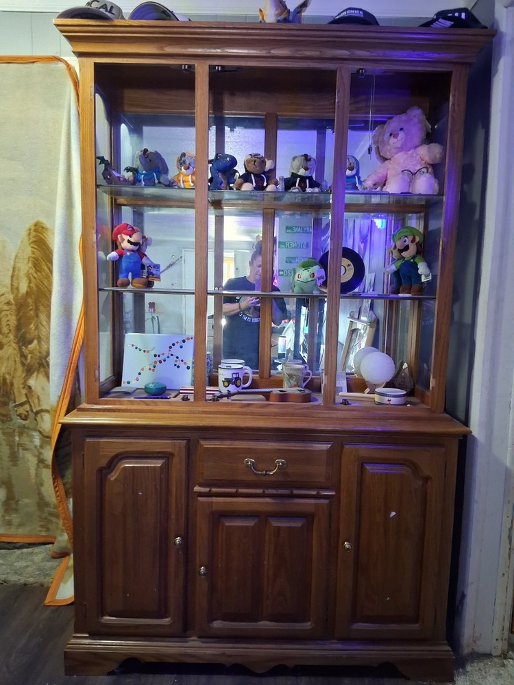 Mint condition China cabinet no dings or bangs All doors handles glass are there