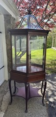 VICTORIAN INLAID MAHOGANY OCTAGON STEEPLE SHOWCASE