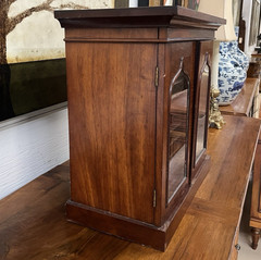 ENGLISH MAHOGANY TABLETOP COLLECTOR’S CABINET 20 5/8″ TALL