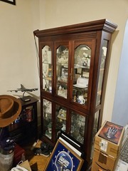 SOLID WOOD CHINA CABINET FROM AMERICAN FURNITURE CO. WITH LIGHT